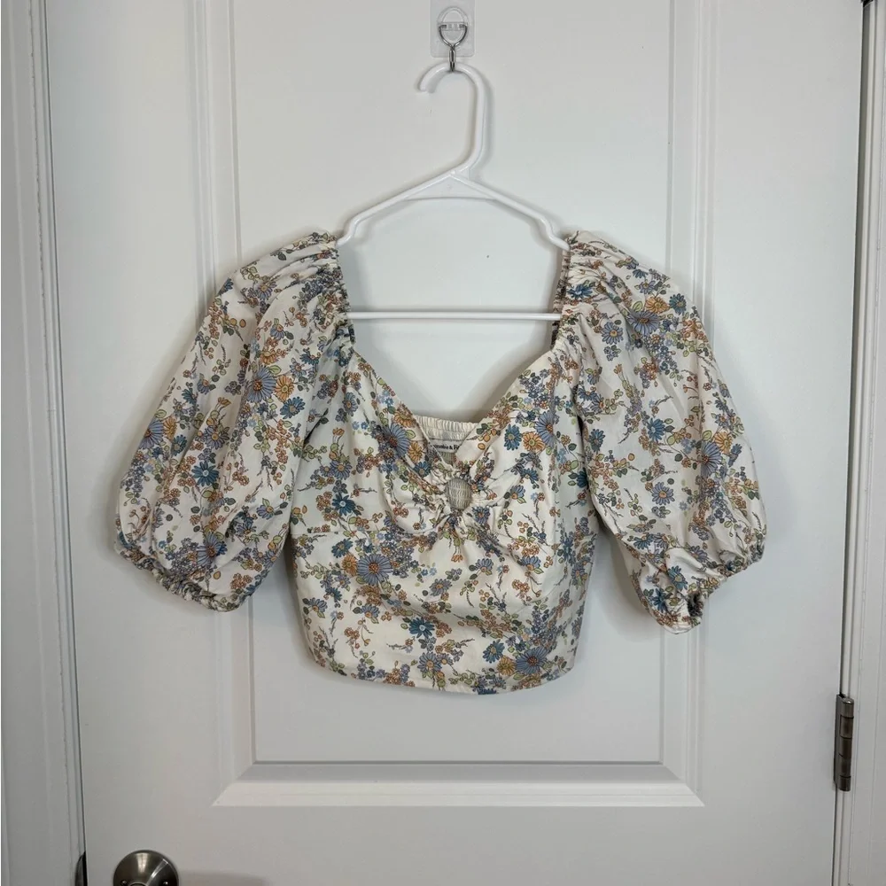 Abercrombie & Fitch Floral Puff Sleeve Top